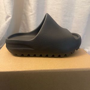 Onyx Yeezy Kids Slides. Size 11K